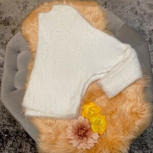 Soft Shag Bat Sleeved Sweater Sz MED